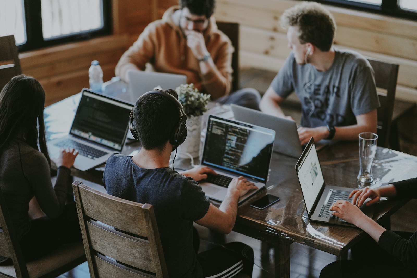How to Find SaaS Company Leads (and Reach the Decision-Maker)